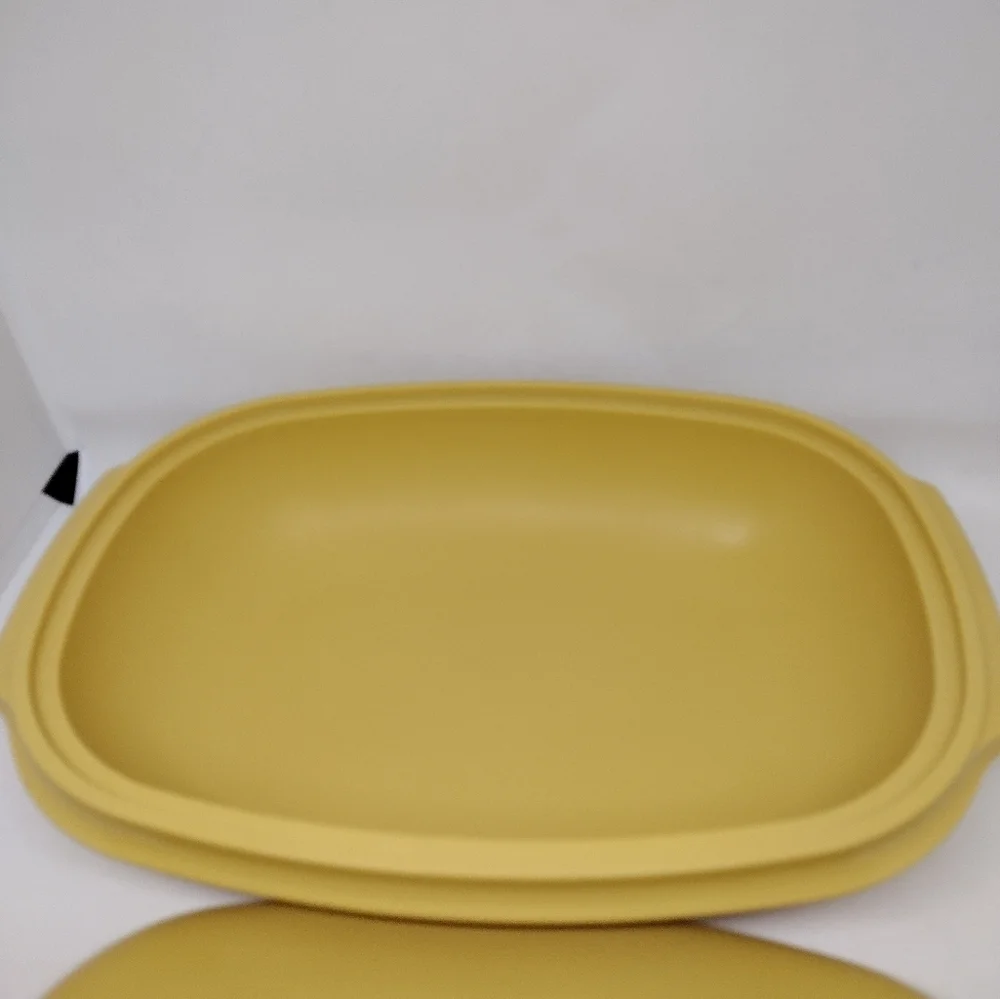 Vintage Tupperware Harvest Gold Microwave‎ Vegetable Steamer